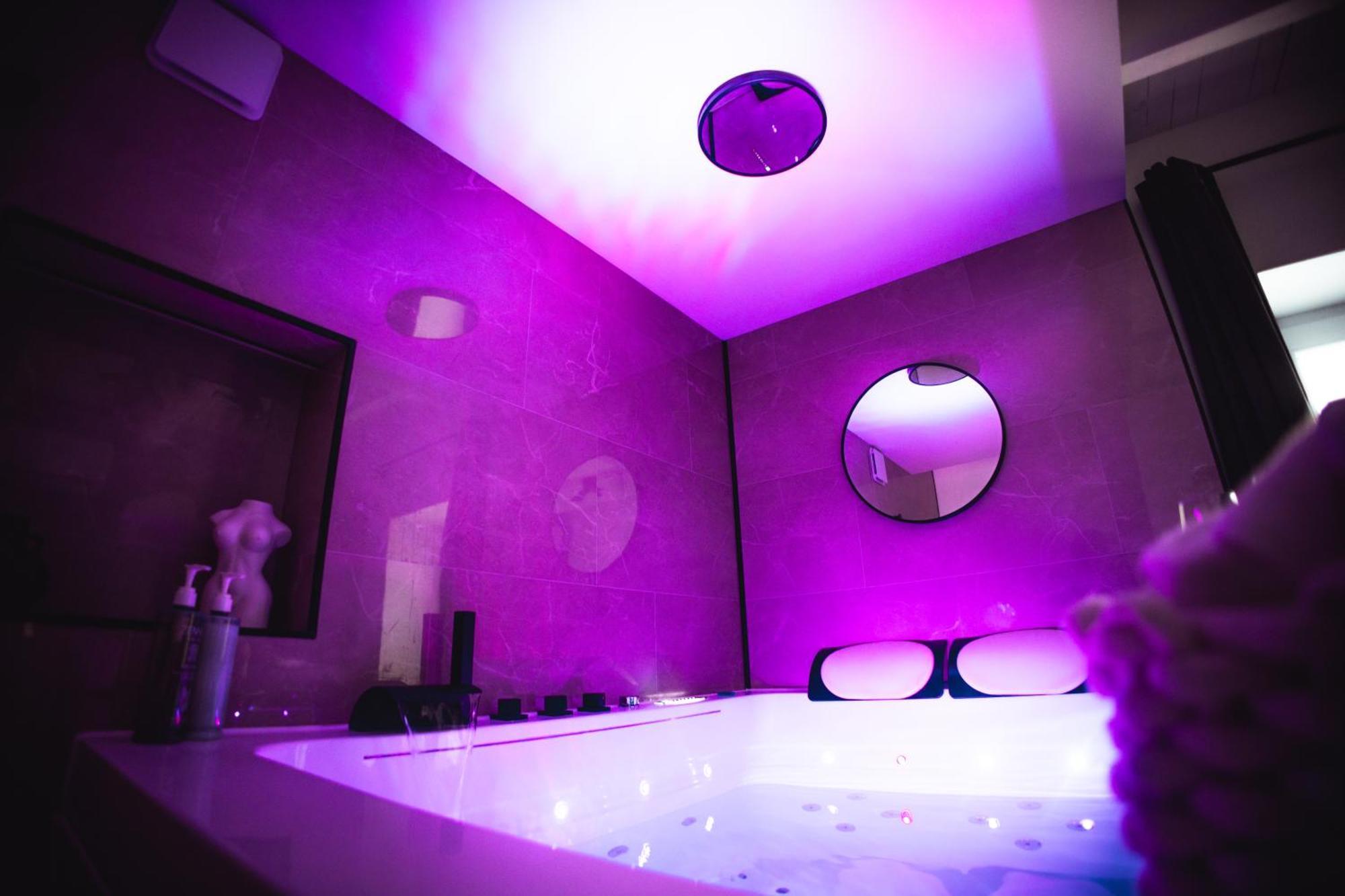 French Klss - Love Room By Prim0 C0Nciergerie Clermont-Ferrand Ngoại thất bức ảnh