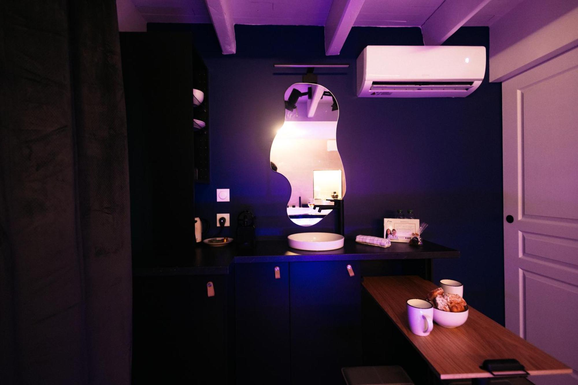 French Klss - Love Room By Prim0 C0Nciergerie Clermont-Ferrand Ngoại thất bức ảnh